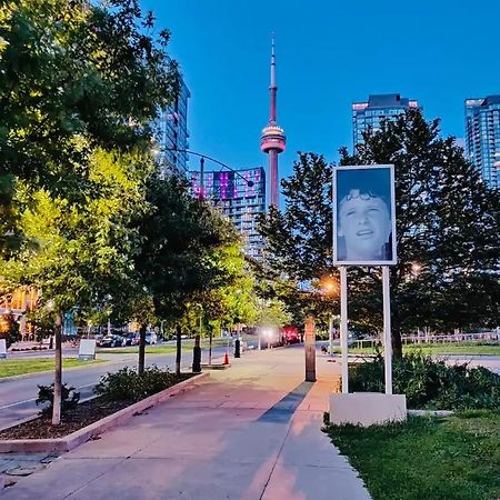 Upscale Downtown Toronto Condos By Cn Tower Экстерьер фото