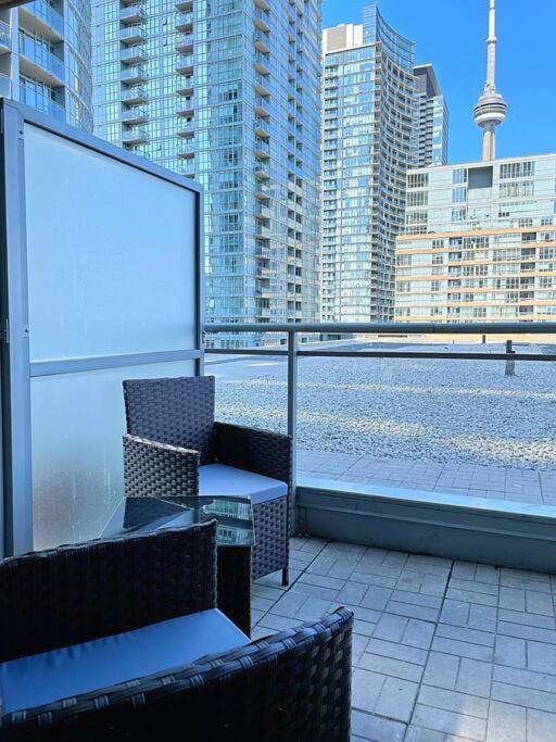 Upscale Downtown Toronto Condos By Cn Tower Экстерьер фото