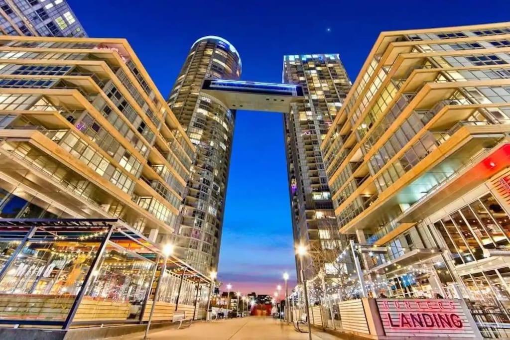 Upscale Downtown Toronto Condos By Cn Tower Экстерьер фото