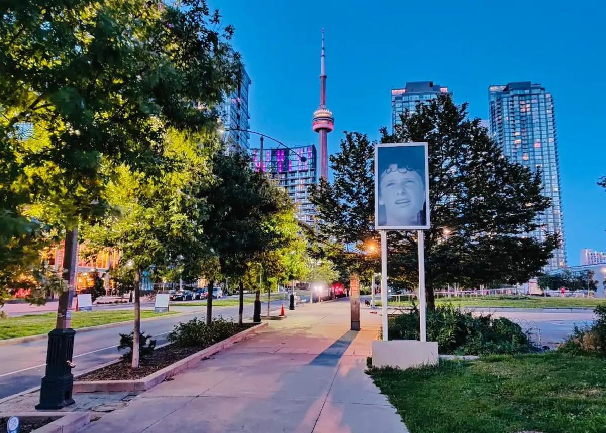 Upscale Downtown Toronto Condos By Cn Tower Экстерьер фото