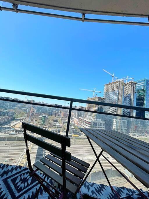 Upscale Downtown Toronto Condos By Cn Tower Экстерьер фото